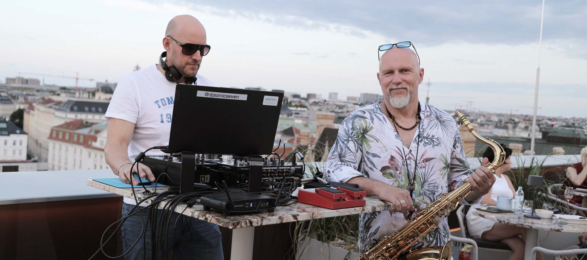 DJ & Saxophon @ Atmosphere Rooftop Bar Ritz-Carlton Vienna Wien Austria